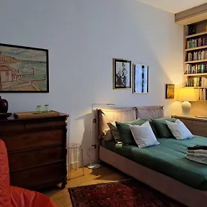 Bed & Breakfast Casa Mari - Free Secure Parking, Breakfast, Private Bathroom, Wifi, Garden, Aircon, 3 Min Walk To Metro And Train Station, Milano